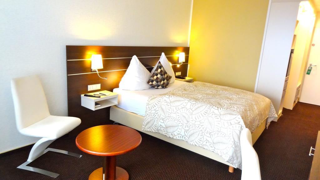 Hotel Scheidberg Wallerfangen Rum bild